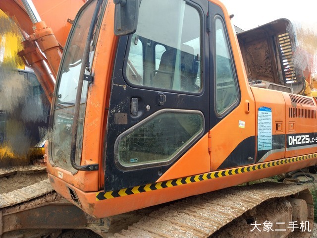 斗山 DH225LC-9 挖掘机