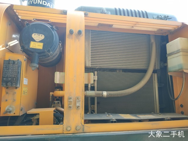 现代 R215LVS 挖掘机