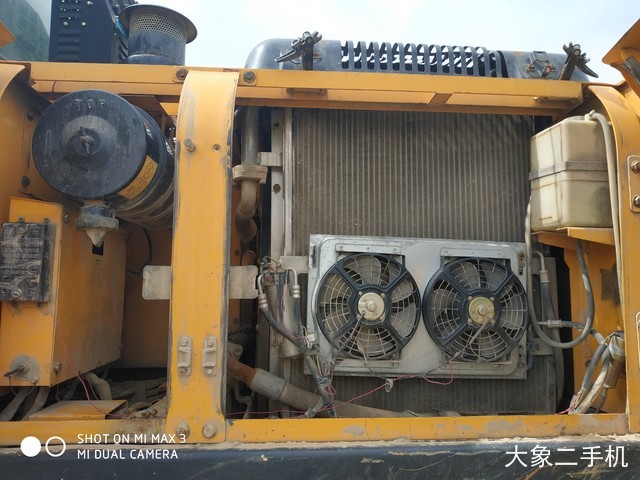 现代 R215-7 挖掘机