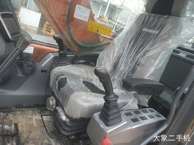 斗山 DX215-9C 挖掘机