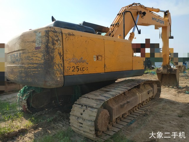 现代 R225LC-7 挖掘机