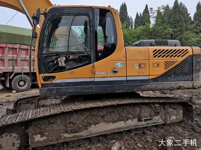 现代 R265LC-7 挖掘机