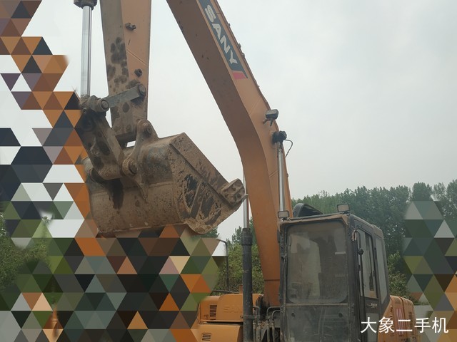 三一重工 SY215C-9 挖掘机