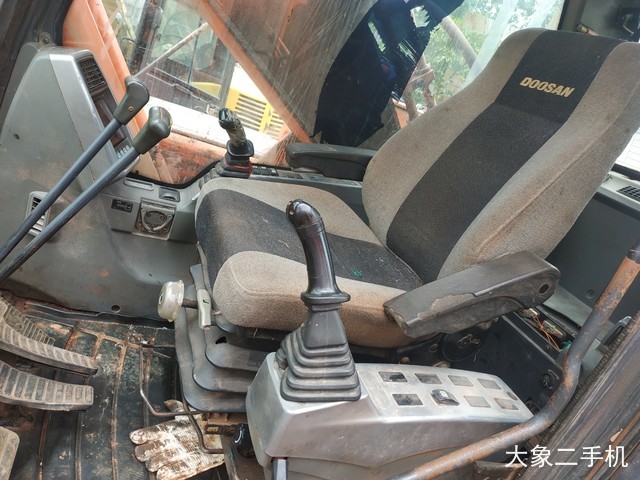 斗山 DX260LC 挖掘机