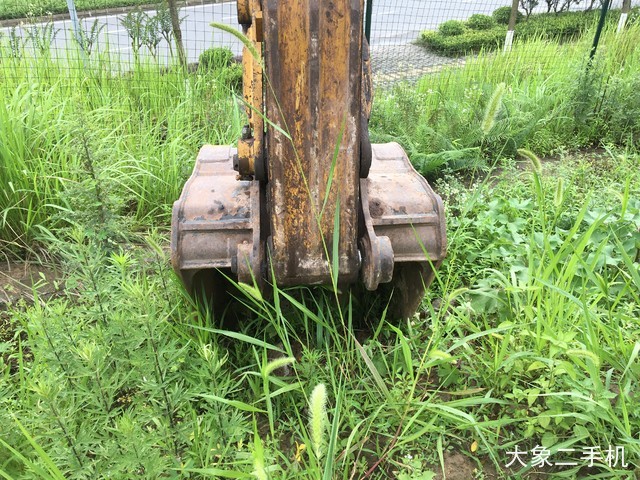 山东临工 LG6135E 挖掘机