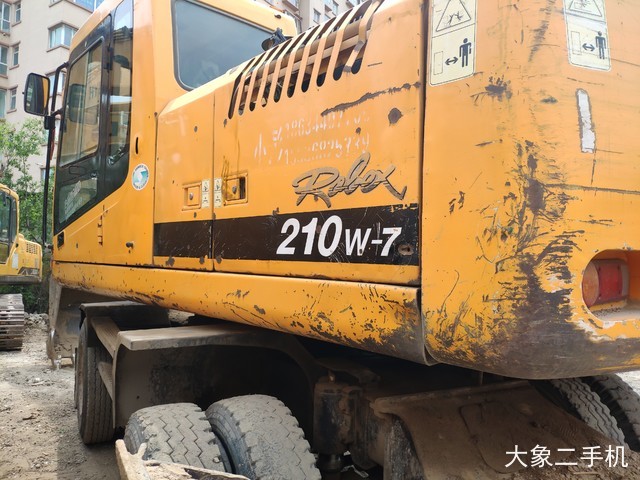 现代 R210W-7 挖掘机