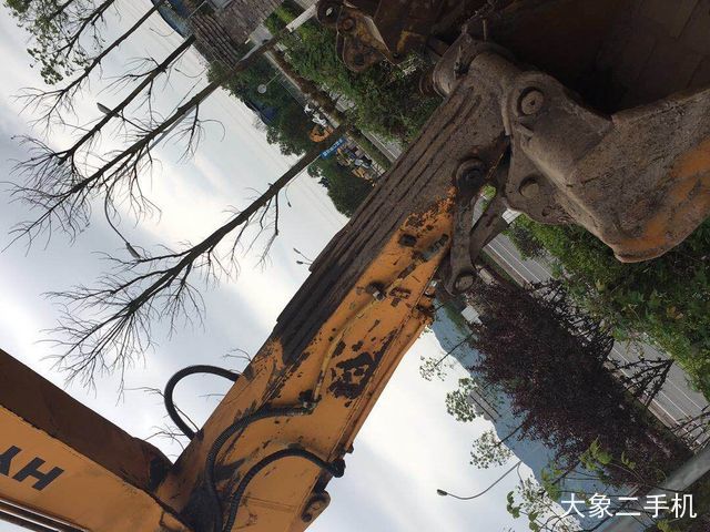 现代 R225LC-7 挖掘机