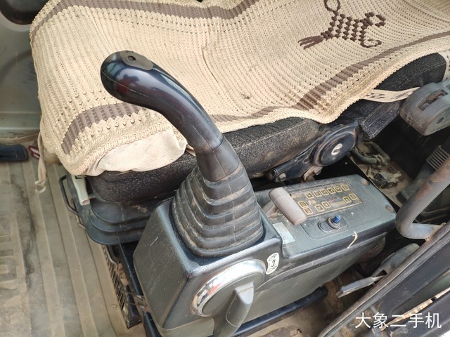 现代 R265LC-7 挖掘机