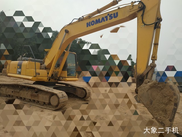 小松 PC240LC-8M0 挖掘机