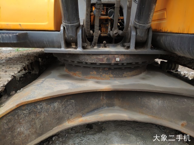 三一重工 SY215C-8 挖掘机