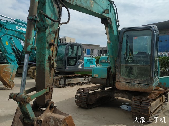 神钢 SK75-8 挖掘机