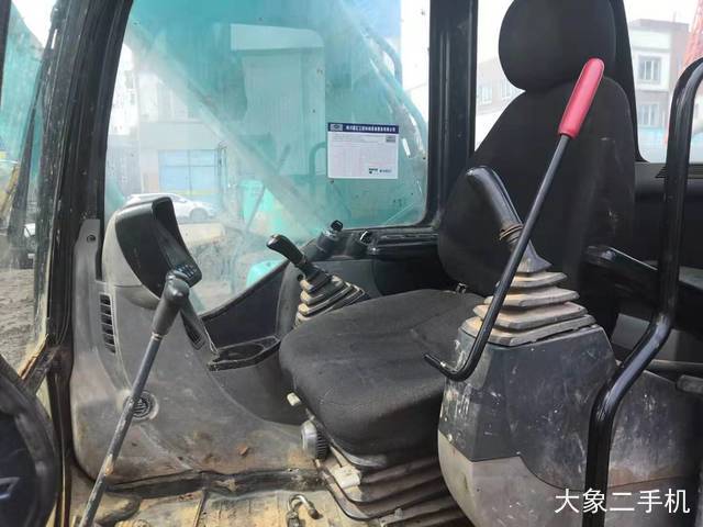 神钢 SK200-8 挖掘机