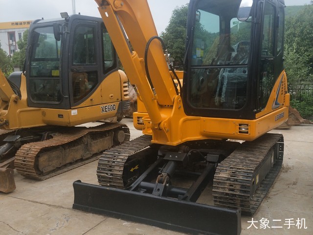 龙工 LG6060 挖掘机