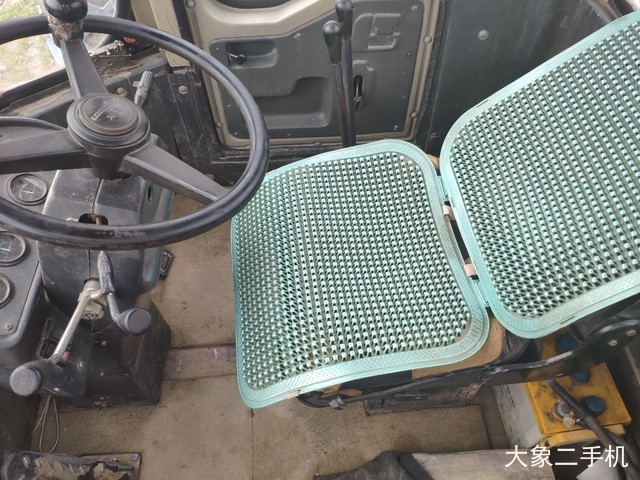 龙工 LG816B 装载机