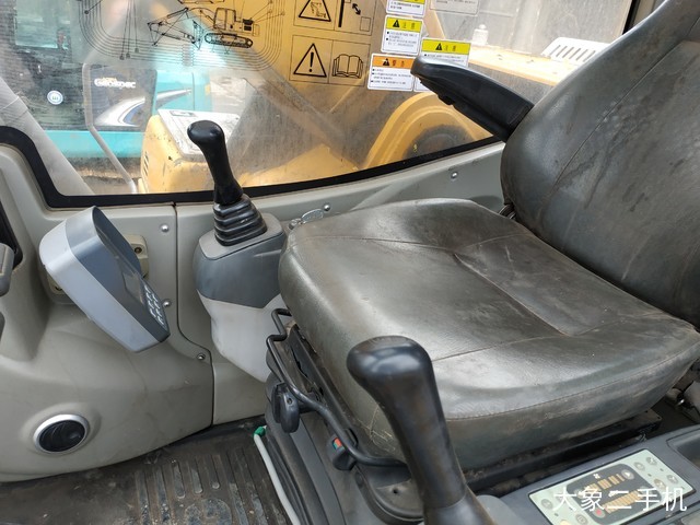 徐工 XE370CA 挖掘机