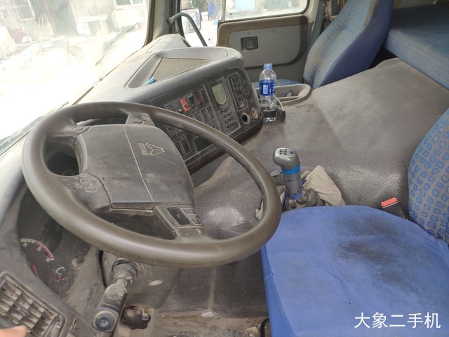 利勃海尔 HTM1204L重汽豪沃 搅拌运输车