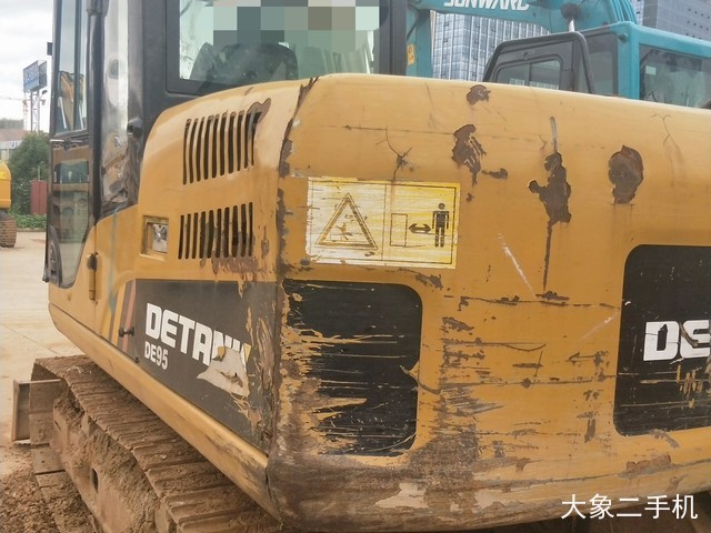 奇瑞迪凯重科 DE85 挖掘机