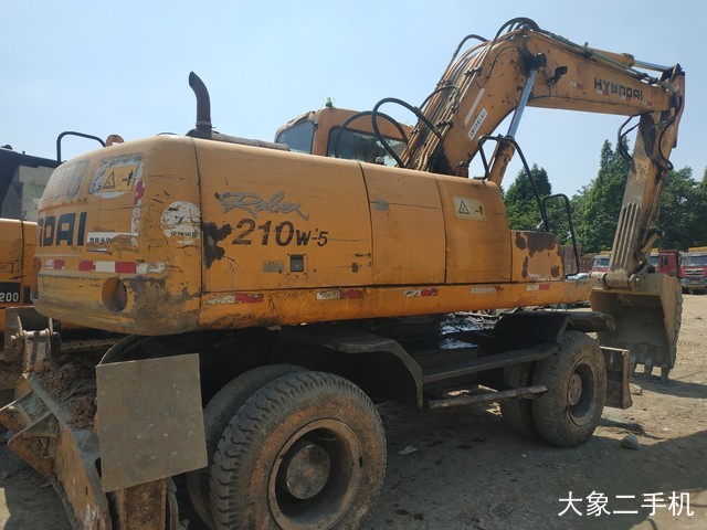 现代 R200W-5 挖掘机