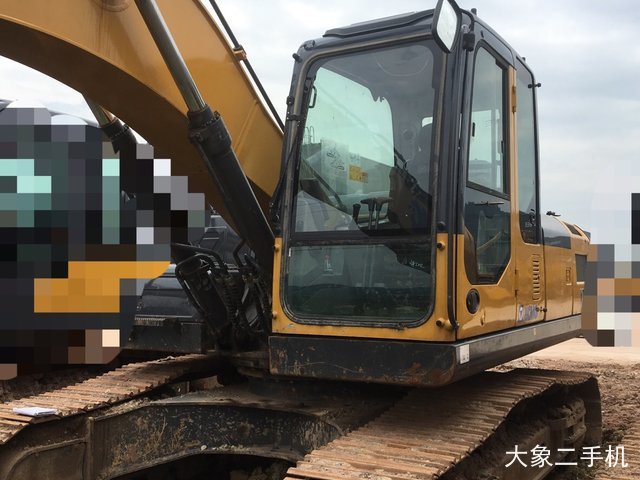 徐工 XE215D 挖掘机