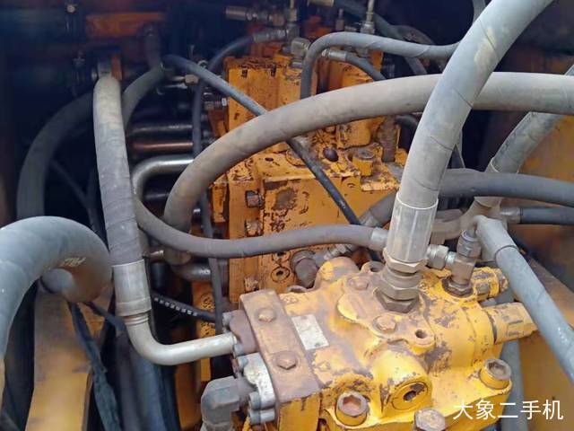 现代 R225LC-7 挖掘机