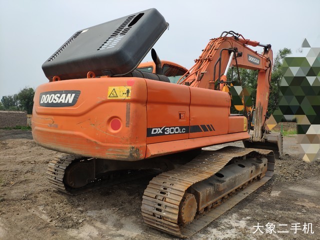 斗山 DX260LC 挖掘机