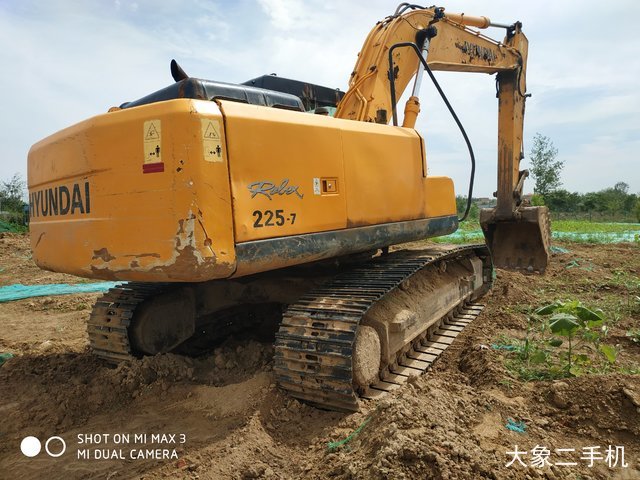 现代 R215-7 挖掘机