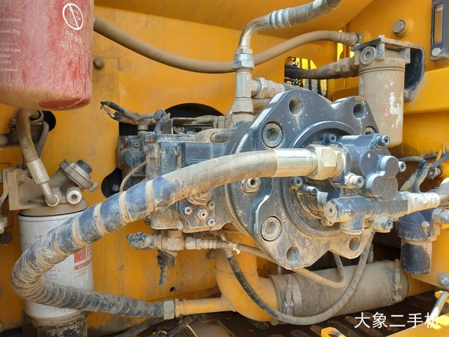 龙工 LG6225E 挖掘机