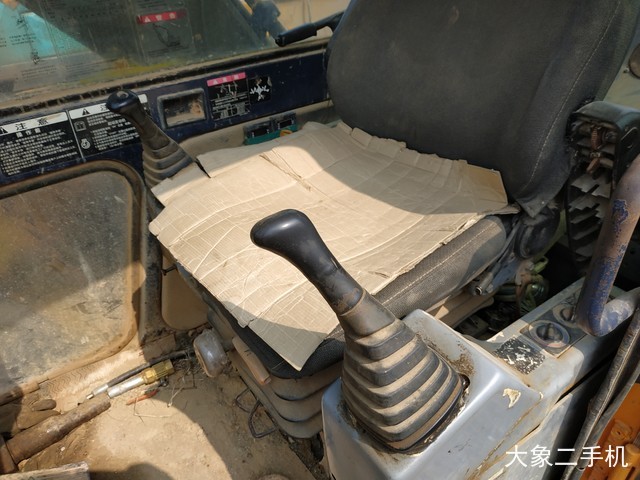 现代 R220LC-5 挖掘机