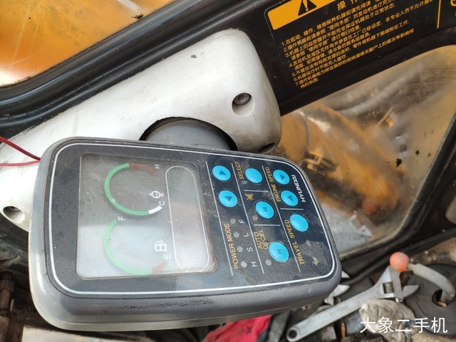 现代 R210W-5 挖掘机