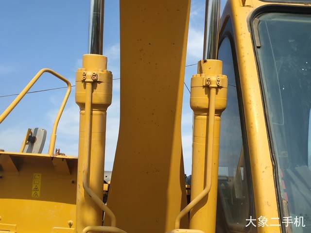 山东临工 LG6135E 挖掘机