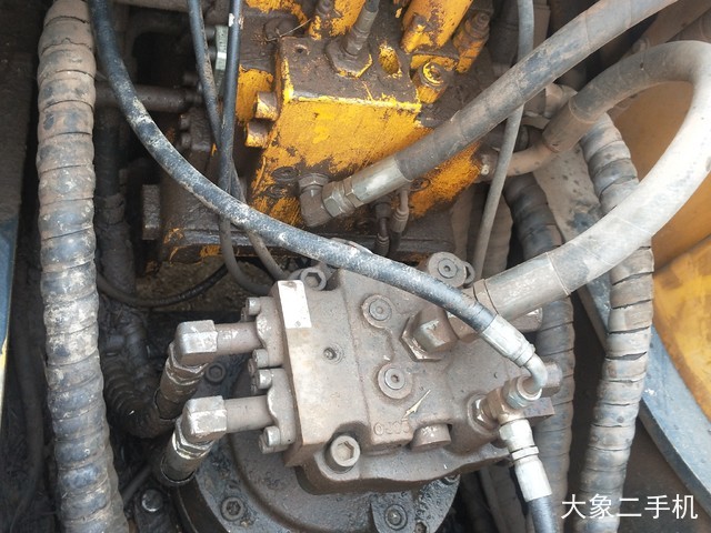 现代 R215-9 挖掘机
