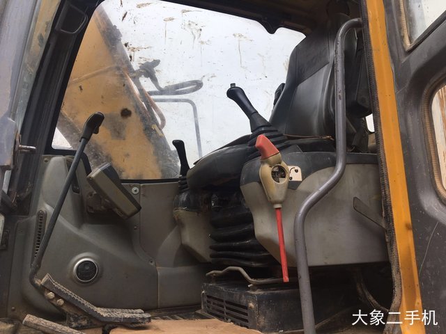 徐工 XE150D 挖掘机