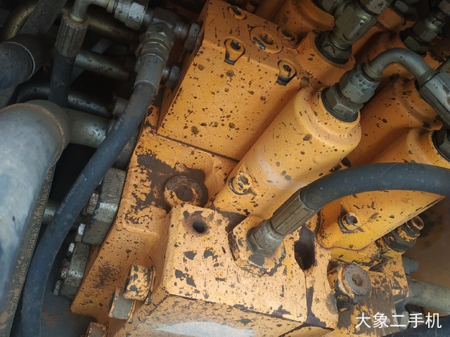 现代 R225LC-7 挖掘机