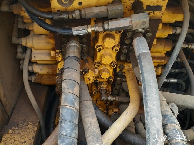 小松 PC220-8 挖掘机