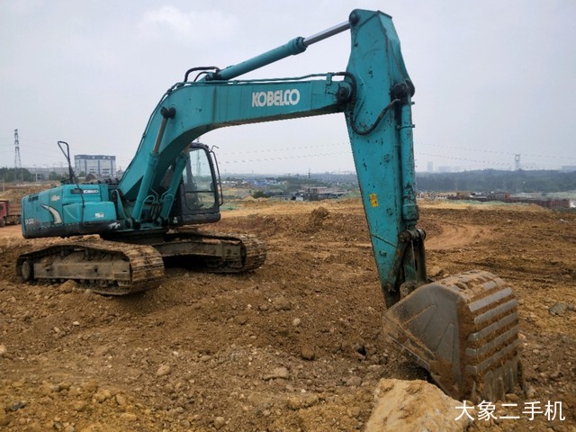 神钢 SK260LC-8 挖掘机