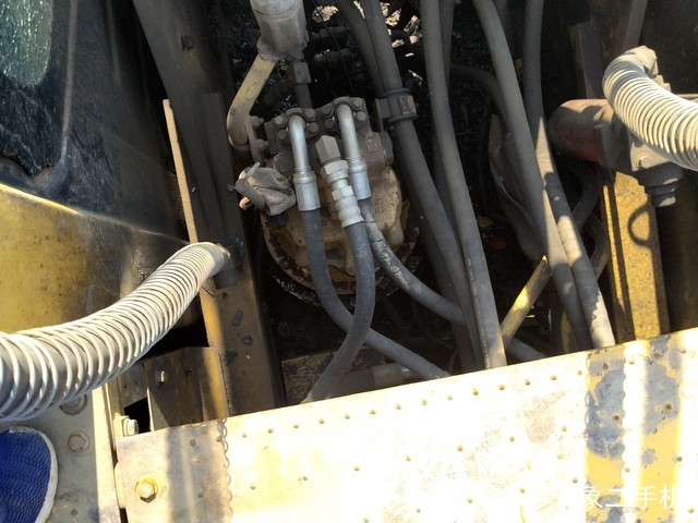 小松 PC240LC-8 挖掘机