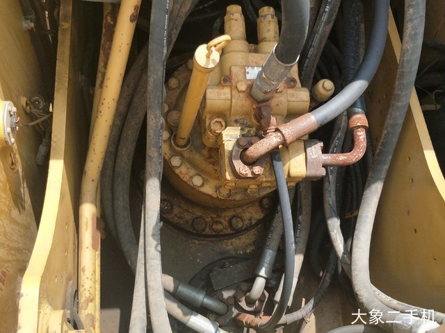 卡特彼勒 323DL 挖掘机