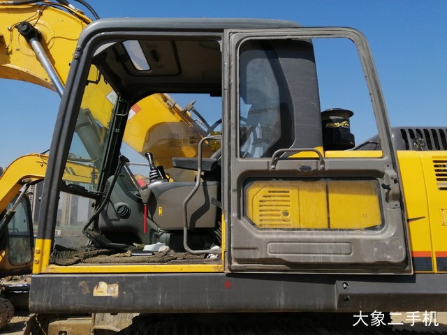 雷沃重工 FR220E 挖掘机