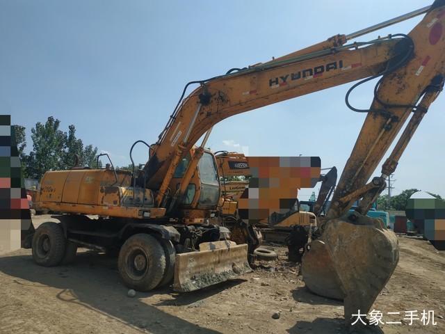 现代 R220-5 挖掘机