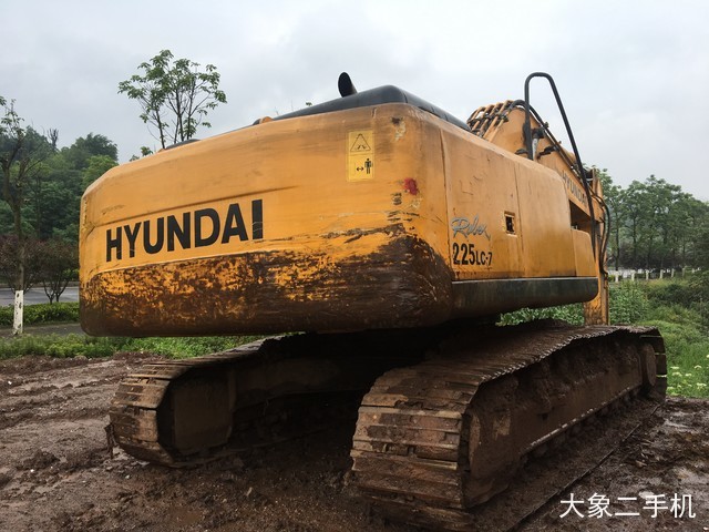 现代 R225LC-7 挖掘机