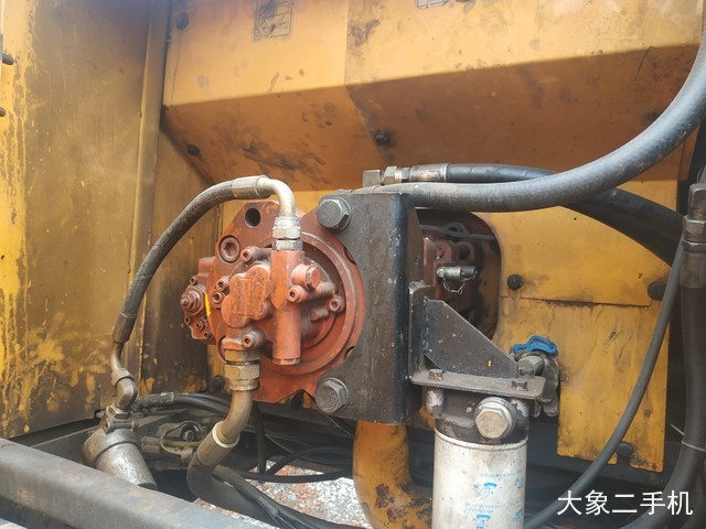 现代 R215-9 挖掘机