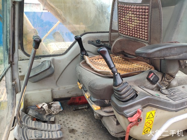 山东临工 LG6210 挖掘机