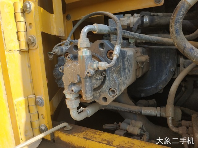 山东临工 LG6135E 挖掘机