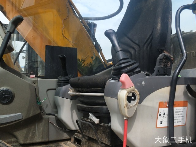 龙工 LG6225 挖掘机