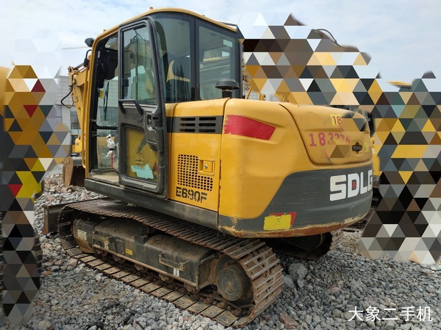 山东临工 E680F 挖掘机