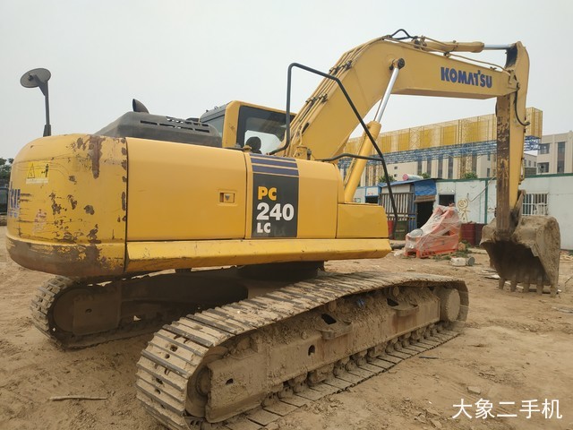 小松 PC240LC-8M0 挖掘机