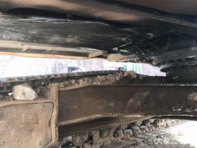 现代 R225LC-7 挖掘机