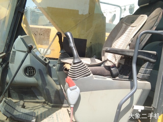 小松 PC240LC-8 挖掘机