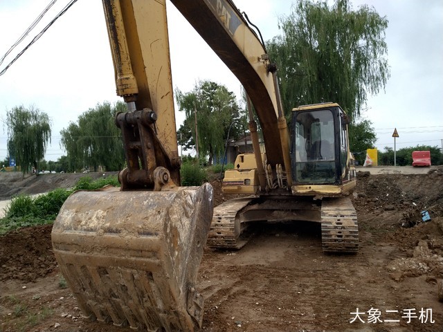 卡特彼勒 320B 挖掘机