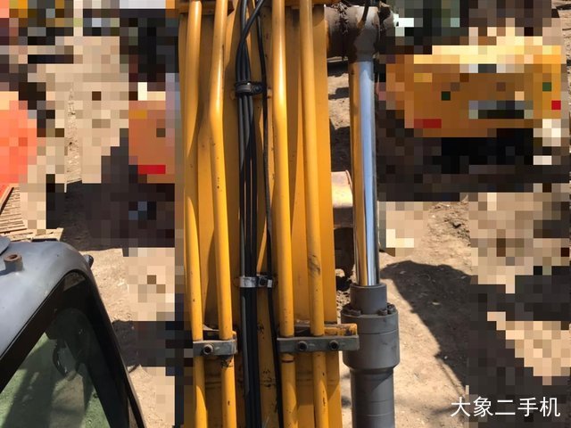 徐工 XE150D 挖掘机